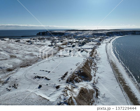 冬の落石岬遠景空撮 太平洋沿岸の絶景 137229444