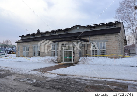真冬の富良野線 美瑛駅(北海道美瑛町) 真冬の富良野線 美瑛駅(北海道美瑛町) 137229742