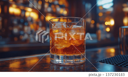 BARのカウンターにあるウィスキー 137230183