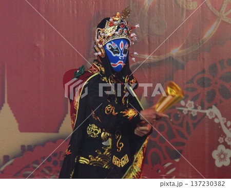 Bian Lian or Face Changing  Dance. 137230382