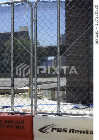 アメリカニューヨーク　網の塀 137230520