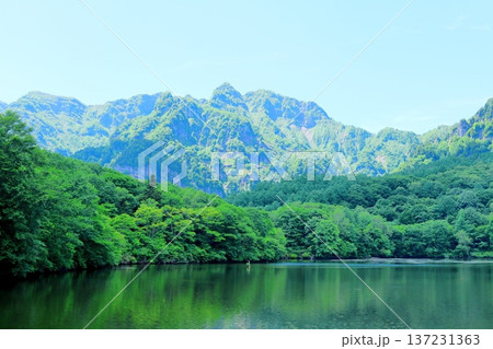 6月の戸隠の鏡ヶ池 信州の自然 信州の風景 6月の戸隠の鏡ヶ池 信州の自然 信州の風景 137231363