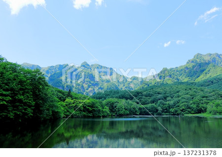 6月の戸隠の鏡ヶ池 信州の自然 信州の風景 6月の戸隠の鏡ヶ池 信州の自然 信州の風景 137231378