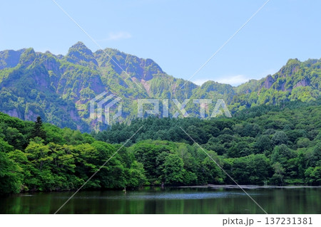 6月の戸隠の鏡ヶ池 信州の自然 信州の風景 6月の戸隠の鏡ヶ池 信州の自然 信州の風景 137231381