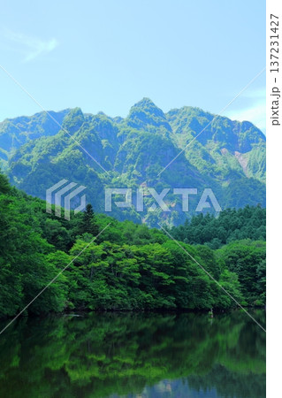 6月の戸隠の鏡ヶ池 信州の自然 信州の風景 6月の戸隠の鏡ヶ池 信州の自然 信州の風景 137231427
