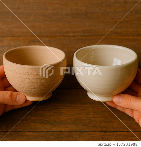 完成した2種類の陶器の器を並べた比較イメージ 137231988