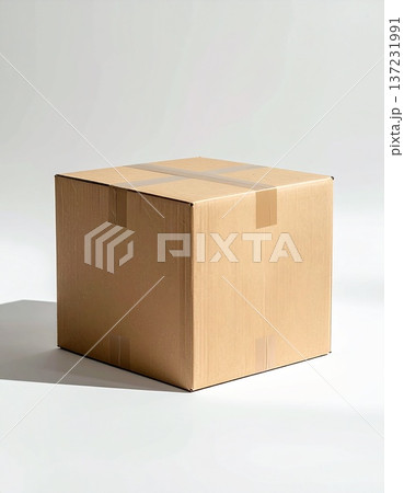 ミニマル構図の段ボール箱 白バックと自然光シャドウの倉庫配送コンセプト 137231991