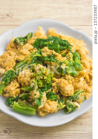 菜の花と玉子の炒め物 菜の花と玉子の炒め物 137233987