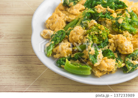 菜の花と玉子の炒め物 菜の花と玉子の炒め物 137233989