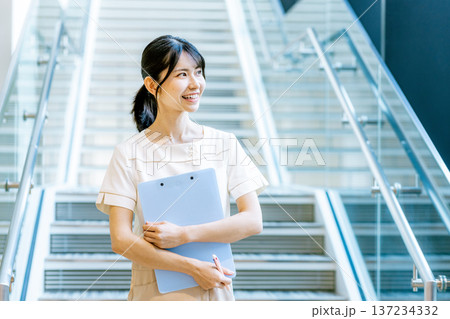 エステティシャン　女性 137234332