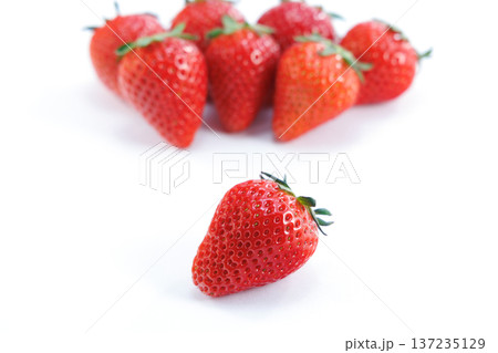 新鮮ないちご 137235129