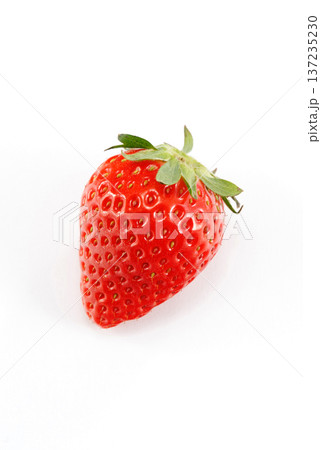 新鮮ないちご 137235230