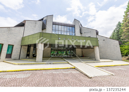 北海道帯広市　帯広市にある文化施設　晴天の帯広百年記念館 137235244