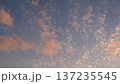 夕日に染まる雲 137235545