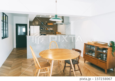 リノベーションした住宅 137238067