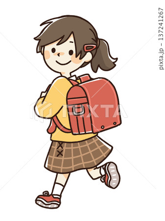 ランドセルをかついだ小学生の背面イラスト 137241267