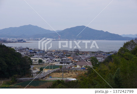 香川県東かがわ市　松原地区から鶴羽山方面を望む 137242799