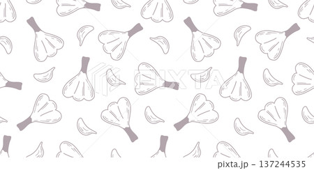 Garlic heads and cloves seamless pattern in doodle sketch style 137244535