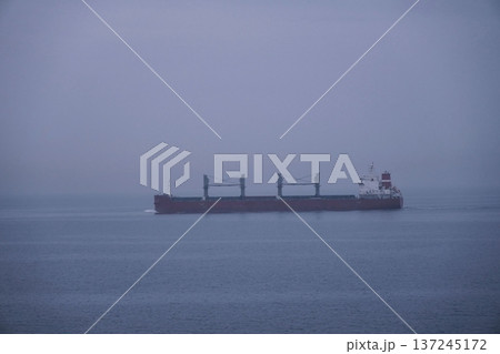 不穏な海峡 137245172