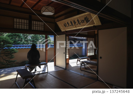 Traditional Tatami Interior Overlooking Ryogen in Zen Garden 137245648