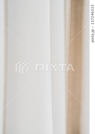 白いカーテン 137246333