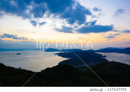 碁石山から望む小豆島の夕景 碁石山から望む小豆島の夕景 137247705