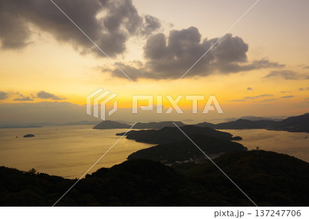 碁石山から望む小豆島の夕景 碁石山から望む小豆島の夕景 137247706