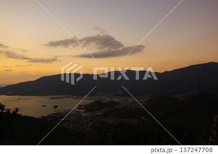 碁石山から望む小豆島の夕景 碁石山から望む小豆島の夕景 137247708