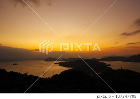 碁石山から望む小豆島の夕景 碁石山から望む小豆島の夕景 137247709