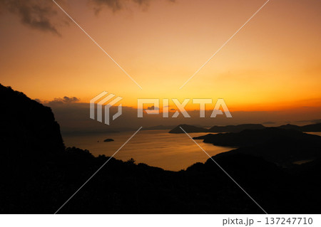 碁石山から望む小豆島の夕景 碁石山から望む小豆島の夕景 137247710