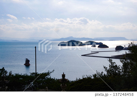 小豆島の富丘八幡神社から瀬戸内海を望む。 小豆島の富丘八幡神社から瀬戸内海を望む。 137248458
