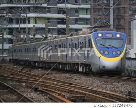 台湾鉄路 EMU800 台湾鉄路 EMU800 137248470