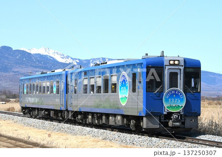 小諸へ向けて小海線をゆくキハ100系とキハ110系(HIGH RAIL 1375) 小諸へ向けて小海線をゆくキハ100系とキハ110系(HIGH RAIL 1375) 137250307