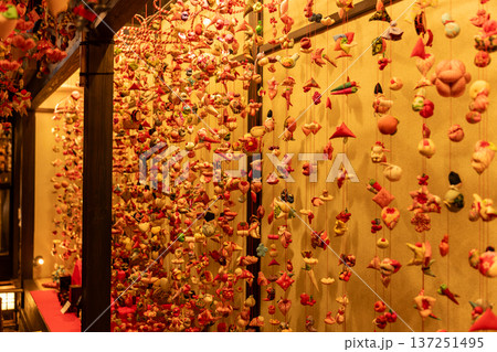 (静岡県)文化公園雛の館・雛のつるし飾り (静岡県)文化公園雛の館・雛のつるし飾り 137251495