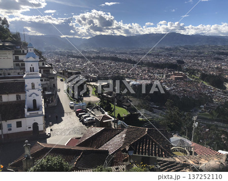 《エクアドル》クエンカの街並み 137252110