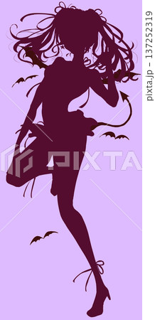 セクシーな衣装の女性 小悪魔 シルエット セクシーな衣装の女性 小悪魔 シルエット 137252319