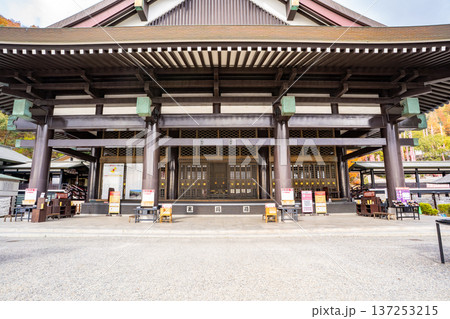 最上稲荷の本殿（霊光殿）の風景 137253215