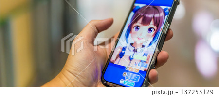 スマホでVTuber視聴中 137255129