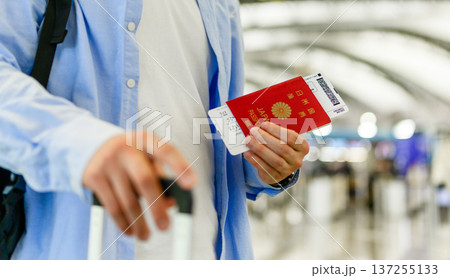 空港での搭乗準備 ■撮影協力：関西国際空港（KIX） 137255133