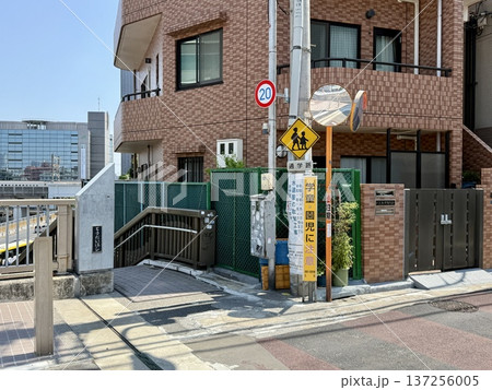 東京都北区の町並み　夏 137256005