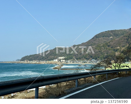 冬の越前海岸 日本海沿いをドライブ 冬の越前海岸 日本海沿いをドライブ 137256590