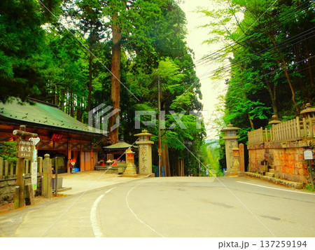 和歌山県高野山 世界遺産の山上入口風景 137259194