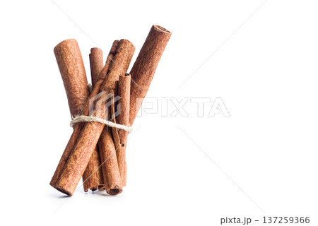 Cinnamon sticks 137259366