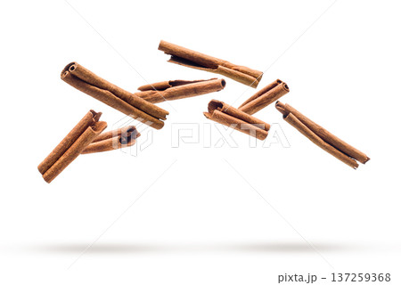 cinnamon sticks 137259368