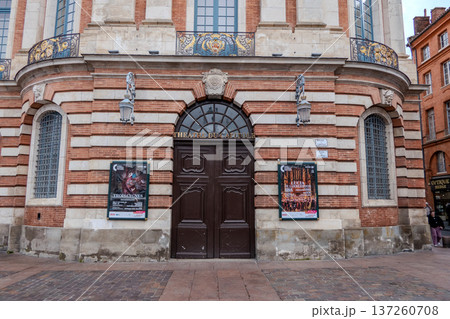 France, Toulouse, facade of the Capitole de Toulouse, the city hall and the Capitole Theatre. France, Toulouse, facade of the Capitole de Toulouse, the city hall and the Capitole Theatre. 137260708
