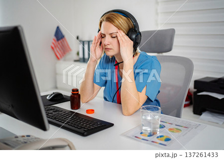 Healthcare worker experiencing headache or migraine stress burden Healthcare worker experiencing headache or migraine stress burden 137261433