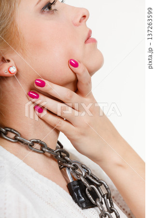 Woman having metal chain around neck 137263599