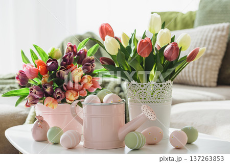 Easter Table with Tulip Bouquets, Eggs and Festive Decor. Cozy Spring Arrangement 137263853