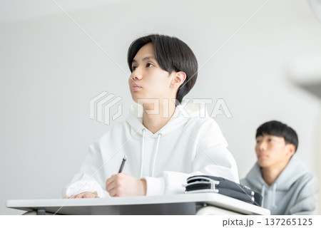 男子 高校生 中学生 勉強 男子 高校生 中学生 勉強 137265125