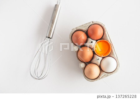 Brown and white fresh eggs in recycled packaging. Sustainable living and Easter celebration concept. 137265228